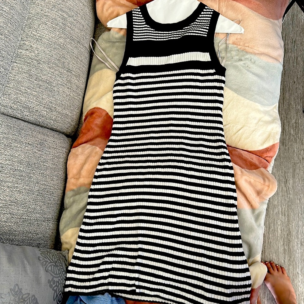 Tommy Bahama short sleeve sweater dress size xs black and white stripes